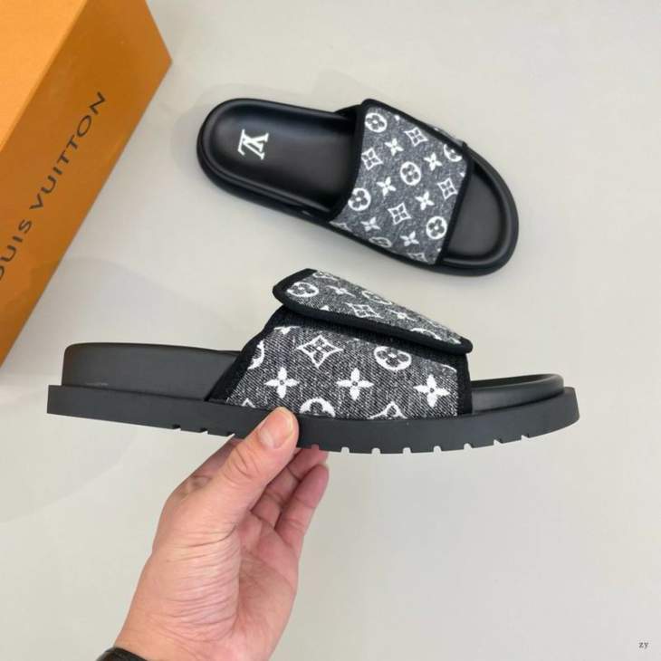 Picture of Louis Vuitton Slippers _SKULVsz38-45zyf06031219